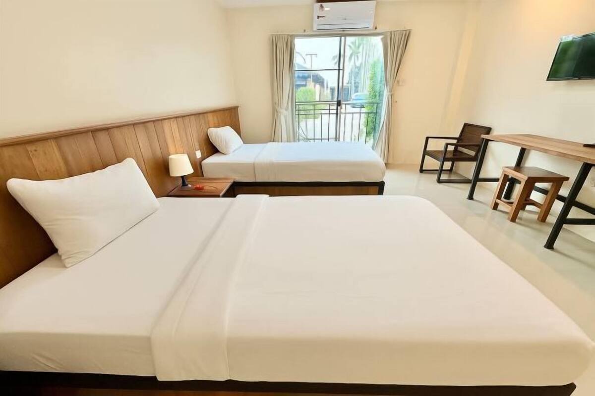 Desk, free WiFi, bed sheets