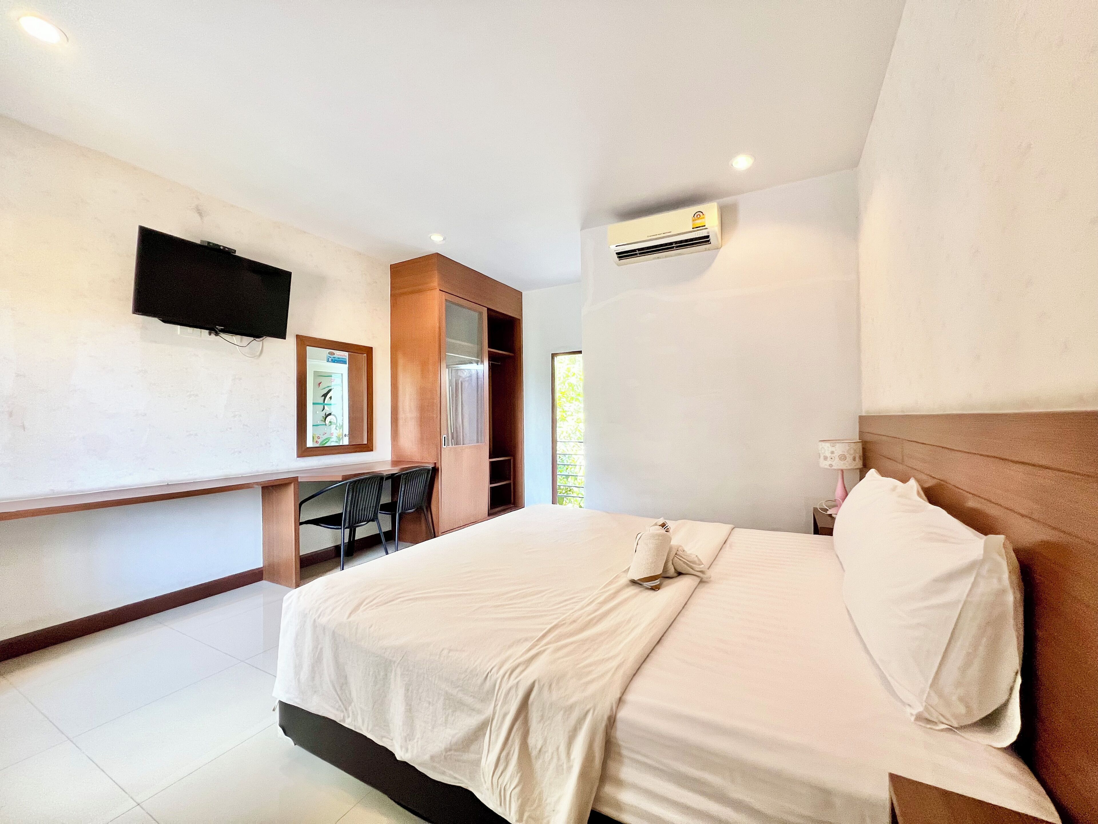 Standard Double Room | Free WiFi, bed sheets