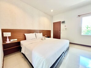 Standard Double Room - Rungreang Hotel (Ban Phai)