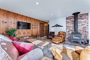 Smart TV, fireplace, DVD player