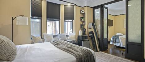 2 habitaciones, escritorio, tabla de planchar con plancha y wifi