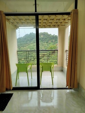 Caja de seguridad en la habitación y escritorio 