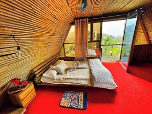 Caja de seguridad en la habitación y escritorio 