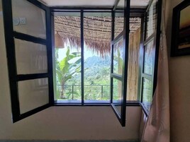 Caja fuerte, escritorio, sistema de insonorización y wifi gratis