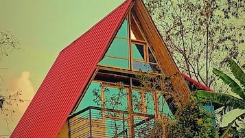 Deluxe Cottage, Mountain View | In-room safe, desk, soundproofing, free WiFi