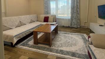 Smart-tv, böcker och ett musikbibliotek