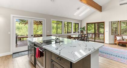 Riverfront 5 Bedroom Hot Tub & Fireplace Dogs OK