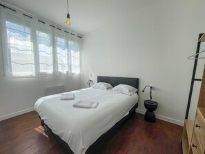 3 bedrooms, internet, bed sheets