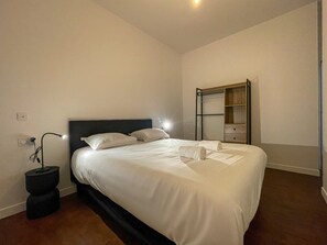 Internet, bed sheets