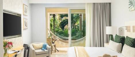 2 bedrooms, in-room safe, desk, iron/ironing board