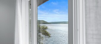 West Lake Retreat: private lake home on Keuka's west side, sleeps 10