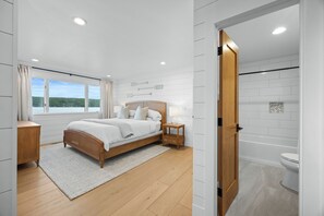 5 bedrooms, desk, iron/ironing board, WiFi