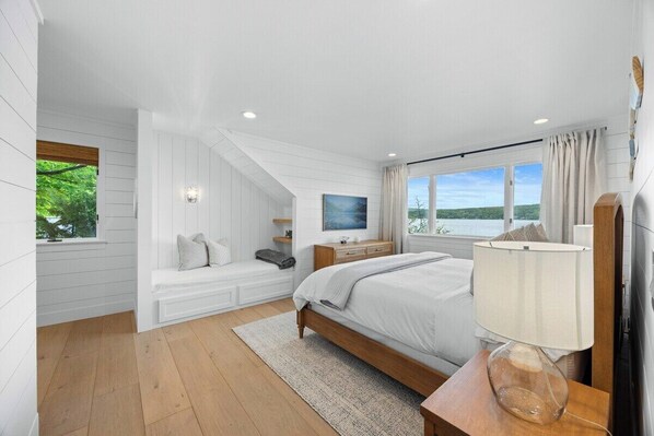 5 bedrooms, iron/ironing board, free WiFi, bed sheets