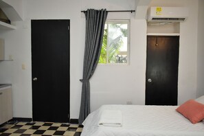 1 habitación, tabla de planchar con plancha, wifi y ropa de cama 