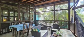 Pedasi Retreat/2BD/2BA with Large Screened Deck, AC & Local Charm