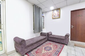 Lobby sitting area - Fabhotel Connect (Jaipur)