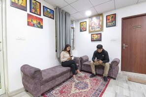Lobby sitting area - Fabhotel Connect (Jaipur)