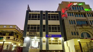 A multi-story hotel with a sign for 'Hotel Connect' and 'Fab Hotels' on the facade. - Fabhotel Connect (Jaipur)