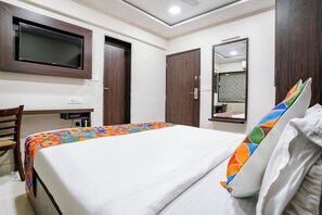 Egyptian cotton sheets, premium bedding, in-room safe, free WiFi - Fabhotel Kamran Residency (Mumbai)