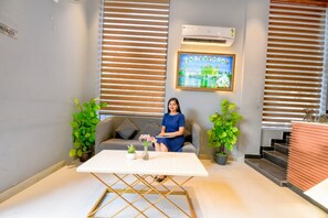 Lobby sitting area - Fabhotel Amar Villa (Amritsar)