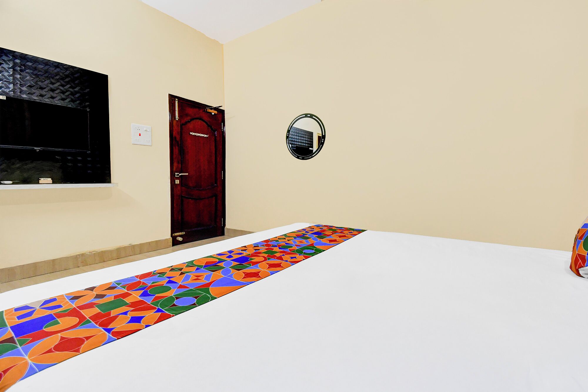 Egyptian cotton sheets, premium bedding, in-room safe, free WiFi