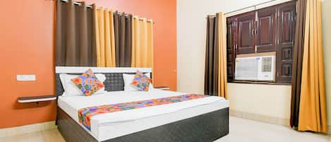 Egyptian cotton sheets, premium bedding, in-room safe, free WiFi