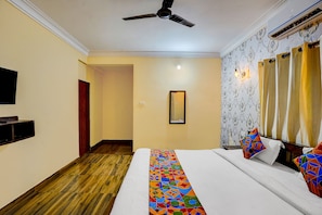 Egyptian cotton sheets, premium bedding, in-room safe, free WiFi - Fabhotel Romeo’S (Calangute)