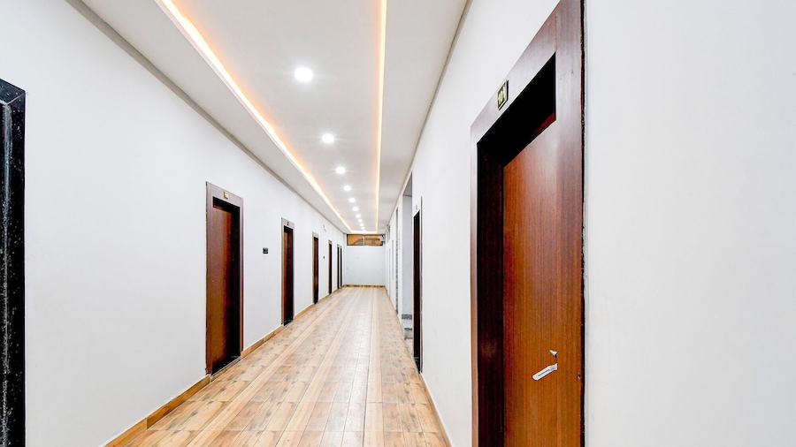 Fabhotel Padmakar Kashi