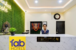 Reception - Fabhotel Padmakar Kashi (Varanasi)