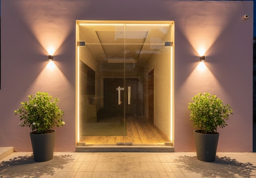 Fabhotel Padmakar Kashi