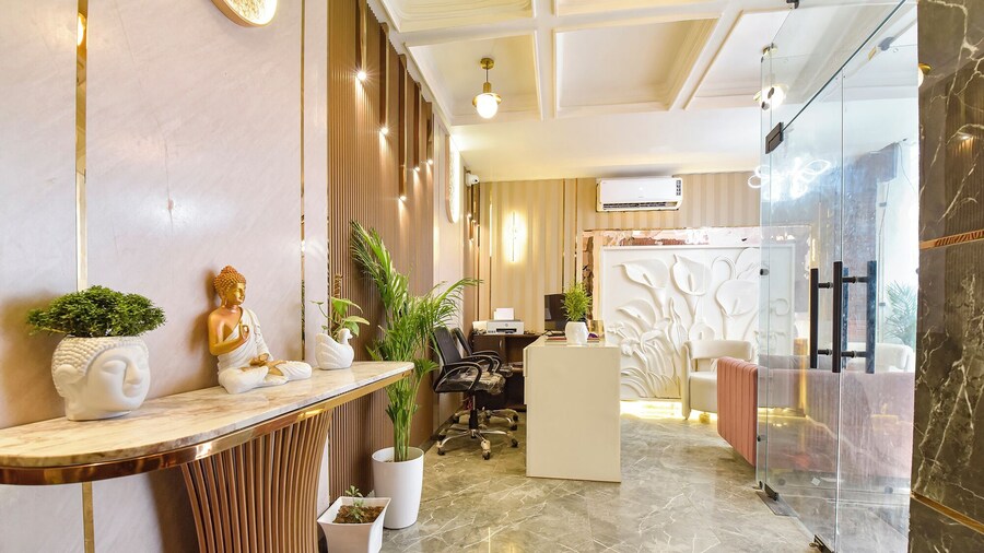 Fabhotel Royal Portico