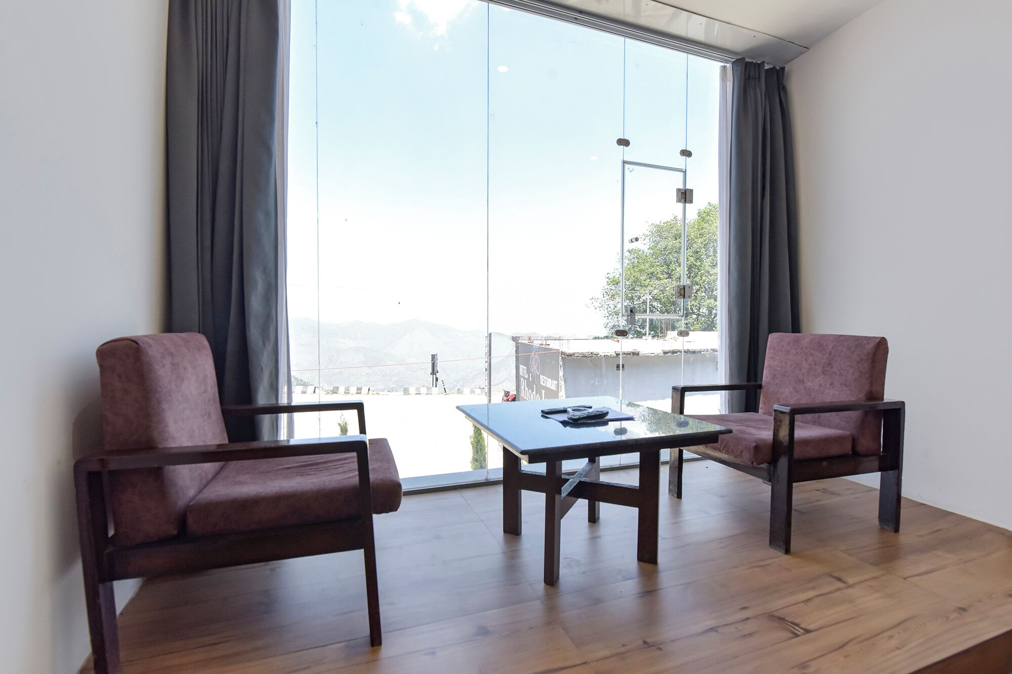 Egyptian cotton sheets, premium bedding, in-room safe, free WiFi