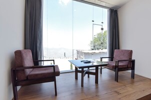 Egyptian cotton sheets, premium bedding, in-room safe, free WiFi