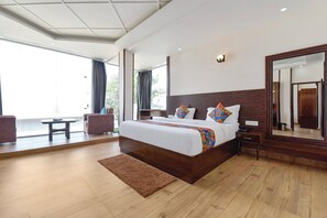 Family Room | Egyptian cotton sheets, premium bedding, in-room safe, free WiFi