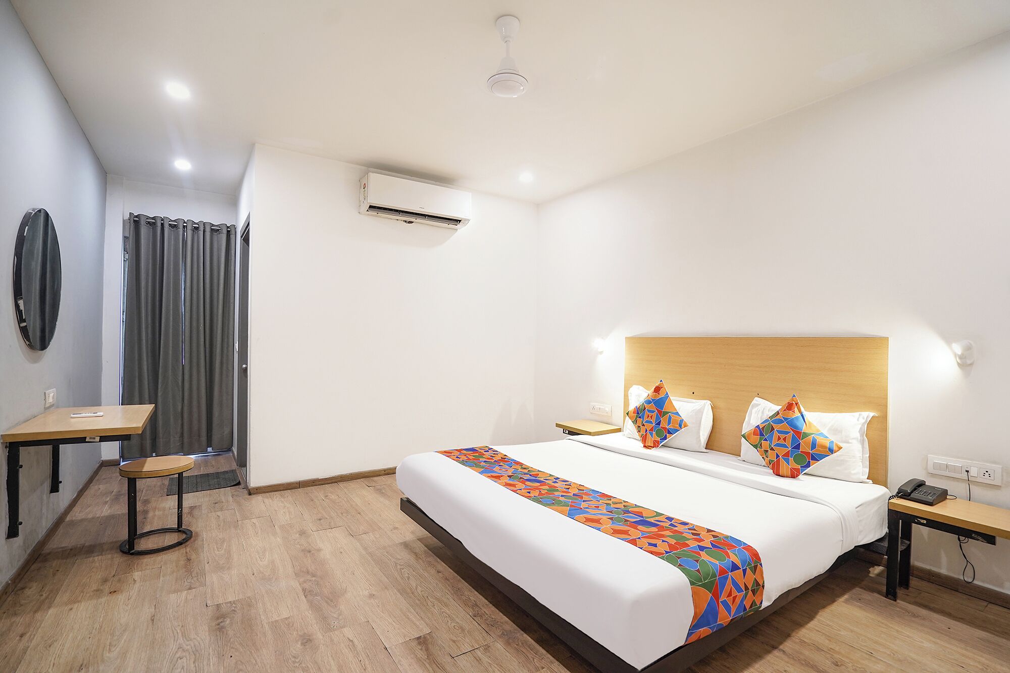 Egyptian cotton sheets, premium bedding, in-room safe, free WiFi