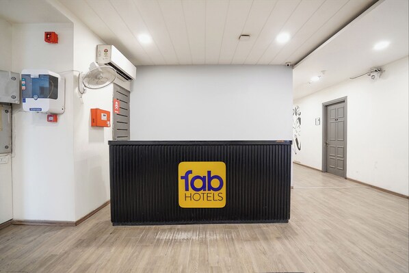 Reception - Fabhotel Royale 49 (Noida)