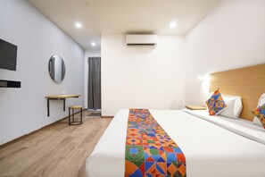 Egyptian cotton sheets, premium bedding, in-room safe, free WiFi