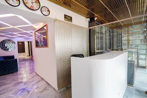 Reception - Fabhotel 7 Am (Mumbai)