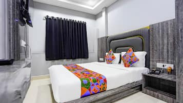 Deluxe Room | Egyptian cotton sheets, premium bedding, in-room safe, WiFi (free)