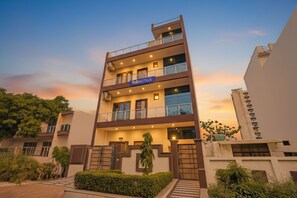 Exterior - Fabhotel Comfort Inn (Greater Noida)