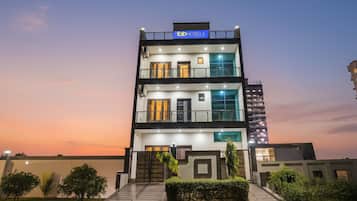 Pintu masuk hartanah