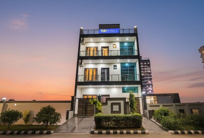 Fabhotel Comfort Inn