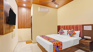 Egyptian cotton sheets, premium bedding, in-room safe, free WiFi