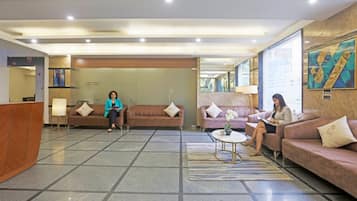 Área de estar no saguão