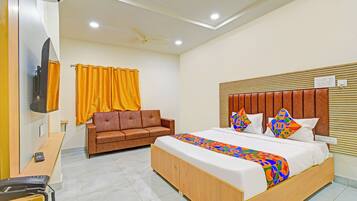 Luxury Suite | Egyptian cotton sheets, premium bedding, in-room safe, free WiFi