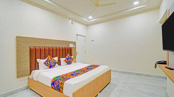 Luxury Suite | Egyptian cotton sheets, premium bedding, in-room safe, free WiFi