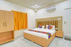 Deluxe Room | Egyptian cotton sheets, premium bedding, in-room safe, free WiFi