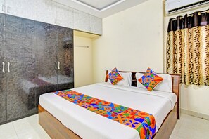 Deluxe kamer | Lakens van Egyptisch katoen, luxe beddengoed, een kluis op de kamer