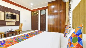 Egyptian cotton sheets, premium bedding, in-room safe, free WiFi
