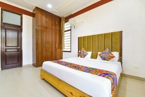 Deluxe Room | Egyptian cotton sheets, premium bedding, in-room safe, free WiFi - Fabhotel Aayat Home Stay (Dehradun)